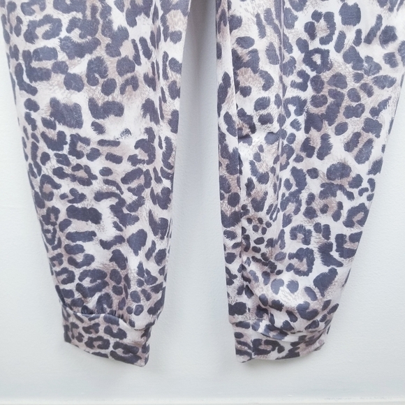 Shein Leopard Print Jumpsuit Romper, size Large - Picture 8 of 12